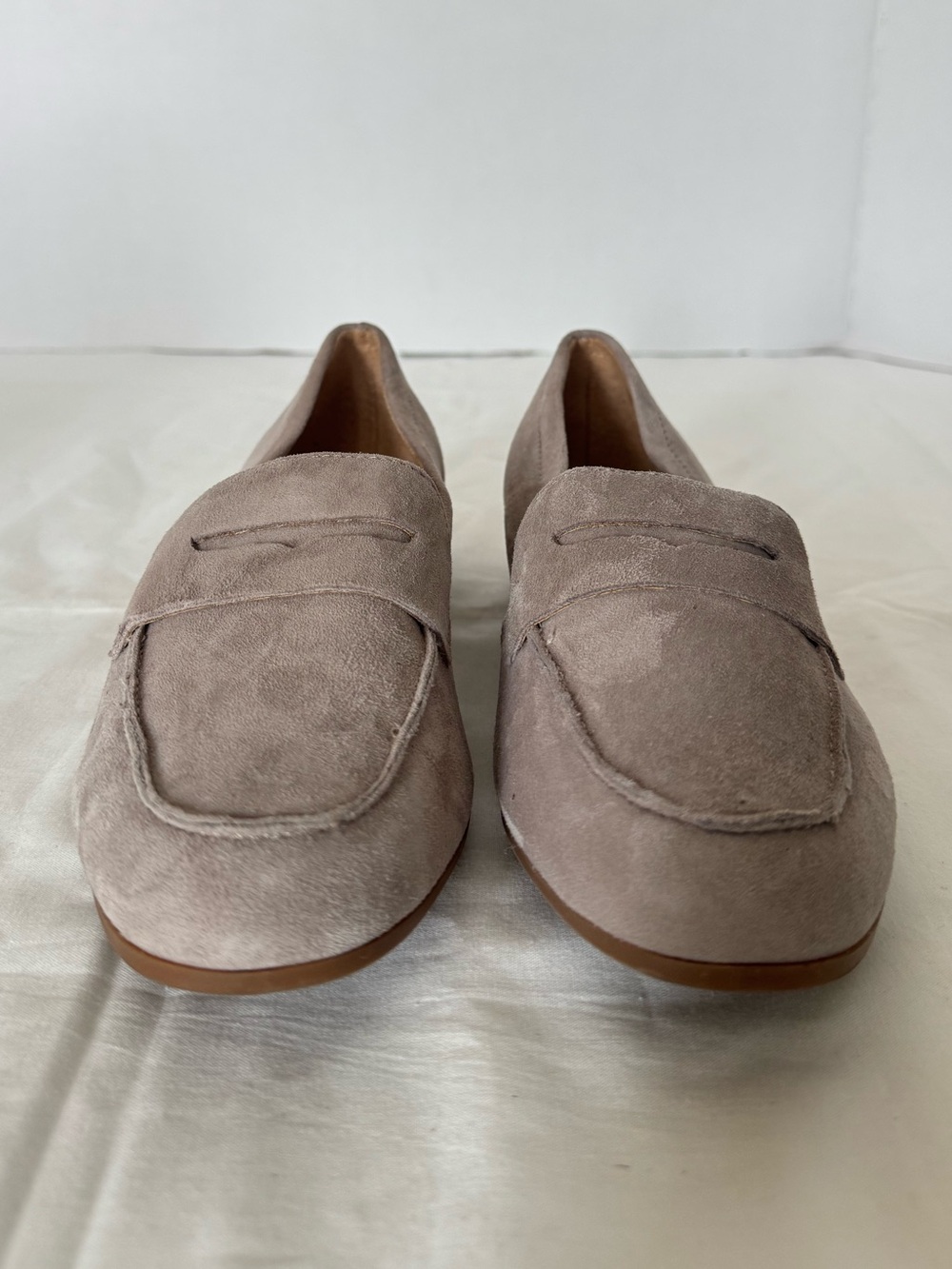 Naturalizer Women's Suede Loafers in Taupe Size 6 - Picture 2 of 10